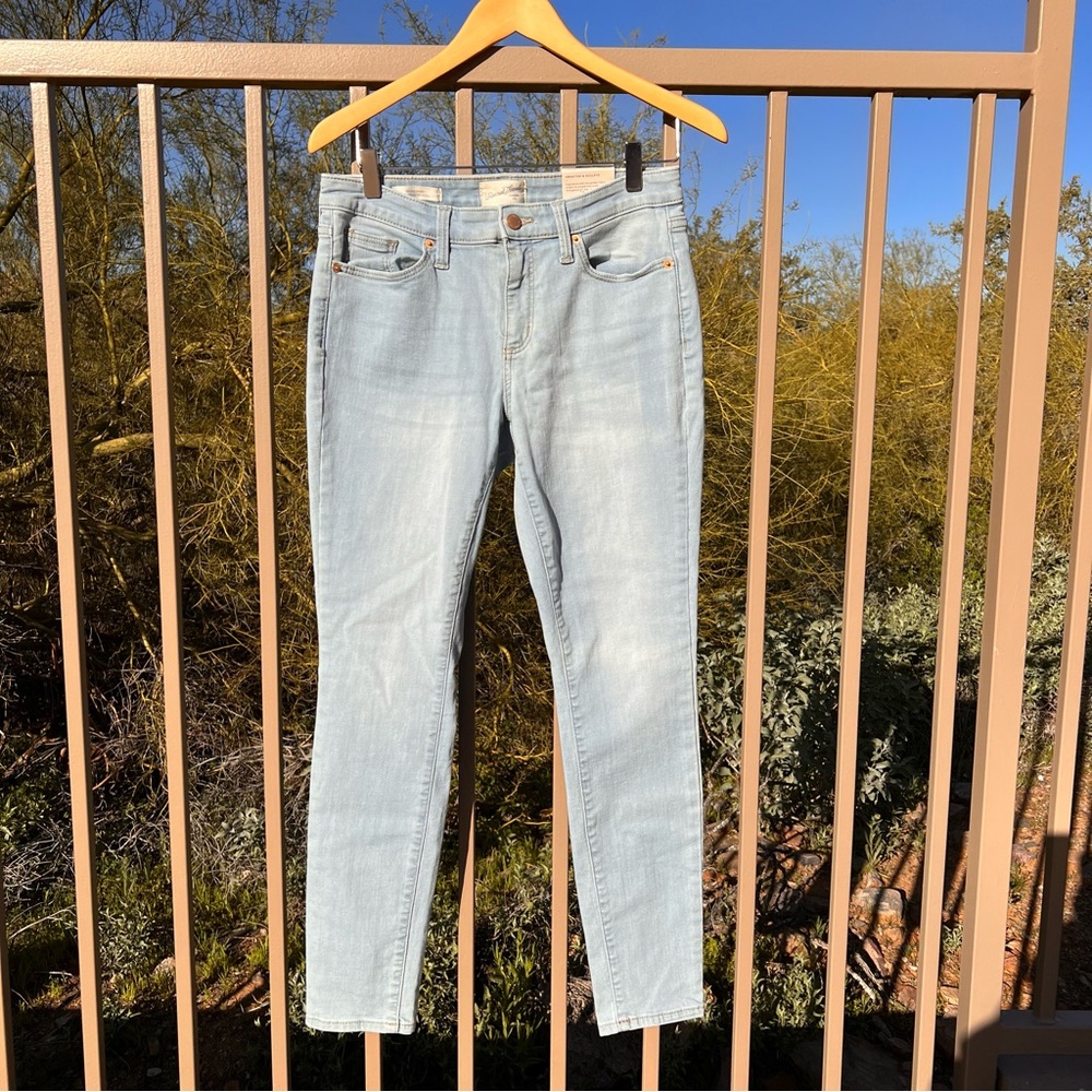 ⬇️💲Universal Thread (Target) NWT Mid-Rise Skinny Womens Jeans 6/28R Light Denim